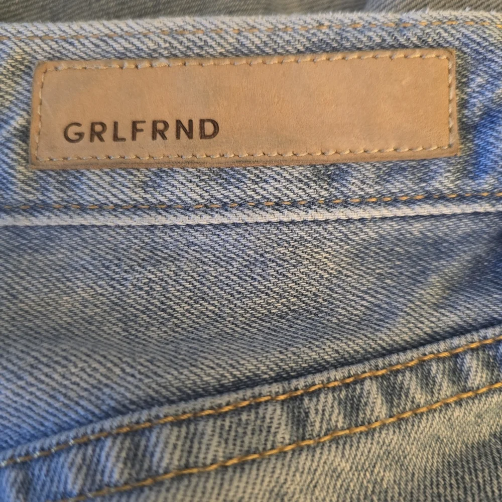 GRLFRND trendy light